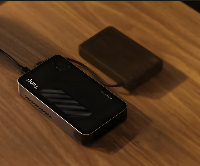 Портативный персональный ИИ-суперкомпьютер Tiiny AI Pocket Lab